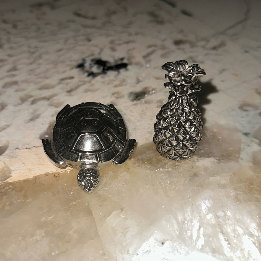 salt and pepper shakers